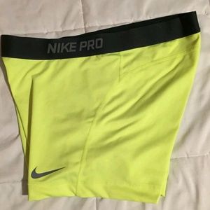 XL NIKE PRO WOMENS SPANDEX SHORTS